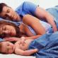 Зачем ребенку спать с родителями? Культурные традиции и исследования на тему совместного сна